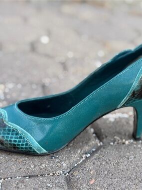 Teal Women's Genuine Snake Skin  Mid Heel Pumps